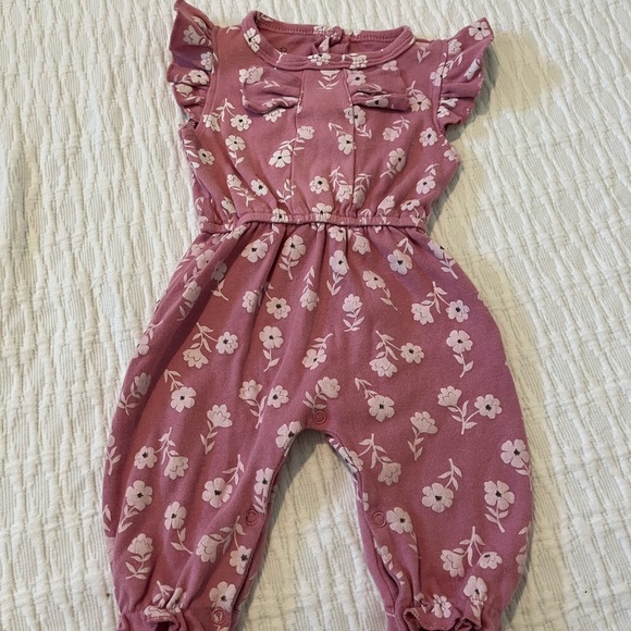 Duck Duck Goose Other - Chic Pink Floral Romper with Elastic Comfort